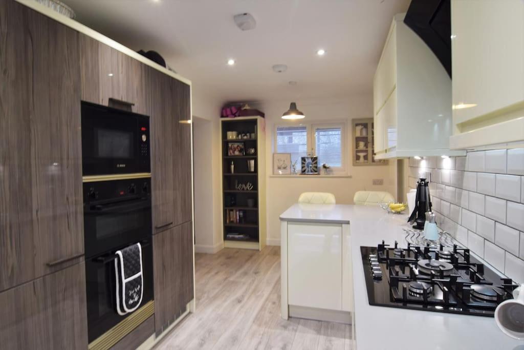 Mikes At Menai - Stylish & Spacious 3 Bed House In Menai Bridge. Экстерьер фото