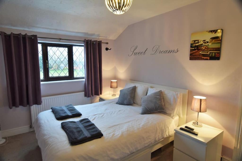 Mikes At Menai - Stylish & Spacious 3 Bed House In Menai Bridge. Экстерьер фото