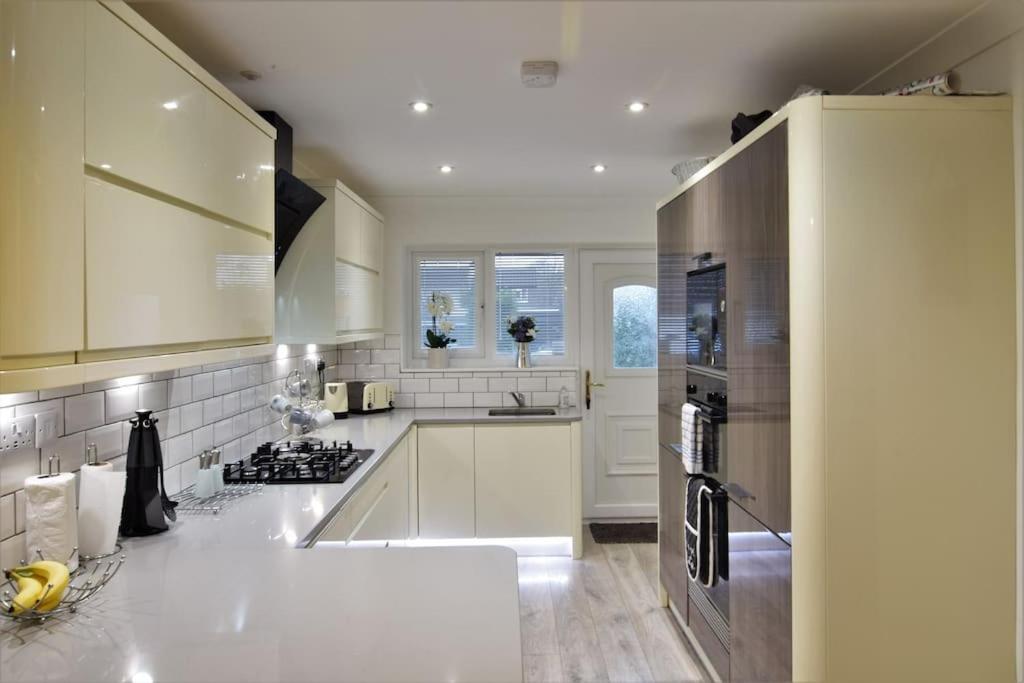 Mikes At Menai - Stylish & Spacious 3 Bed House In Menai Bridge. Экстерьер фото