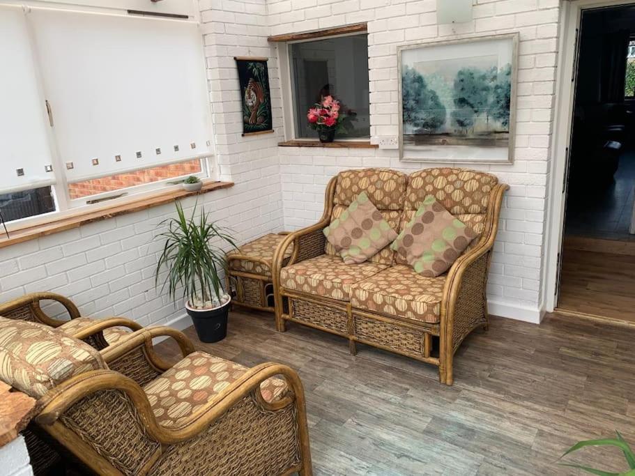Mikes At Menai - Stylish & Spacious 3 Bed House In Menai Bridge. Экстерьер фото
