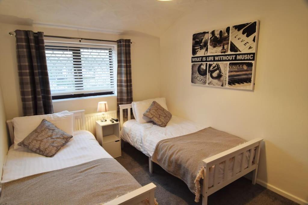 Mikes At Menai - Stylish & Spacious 3 Bed House In Menai Bridge. Экстерьер фото